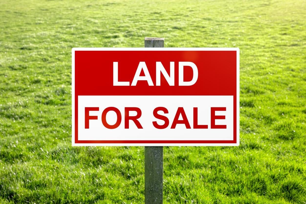 REAL ESTATE MINUTE  With Cyril Nii Ayitey Tetteh: Best areas to buy land in Accra - The real cost and risk