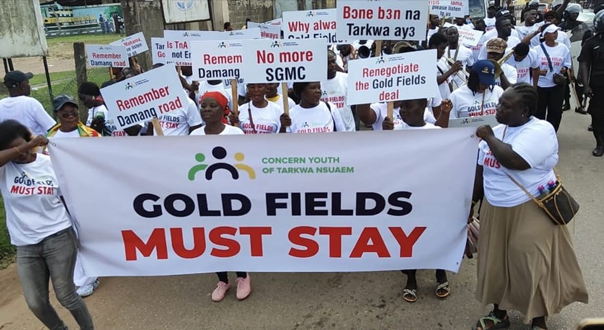 Tarkwa youth demonstrate in support of Gold Fields’ mining lease renewal  