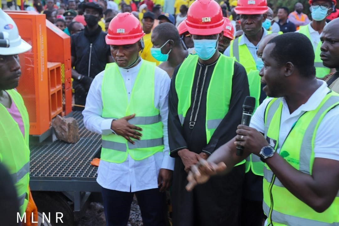 Mercury-free mineral processing equipment handed to small-scale miners