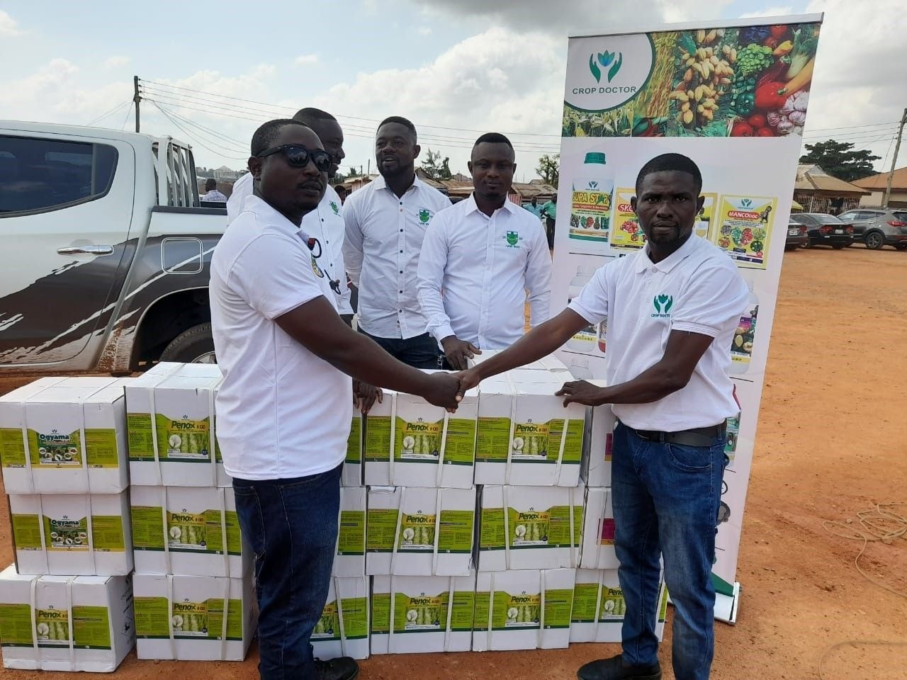 Crop Doctor donates agro inputs to farmers