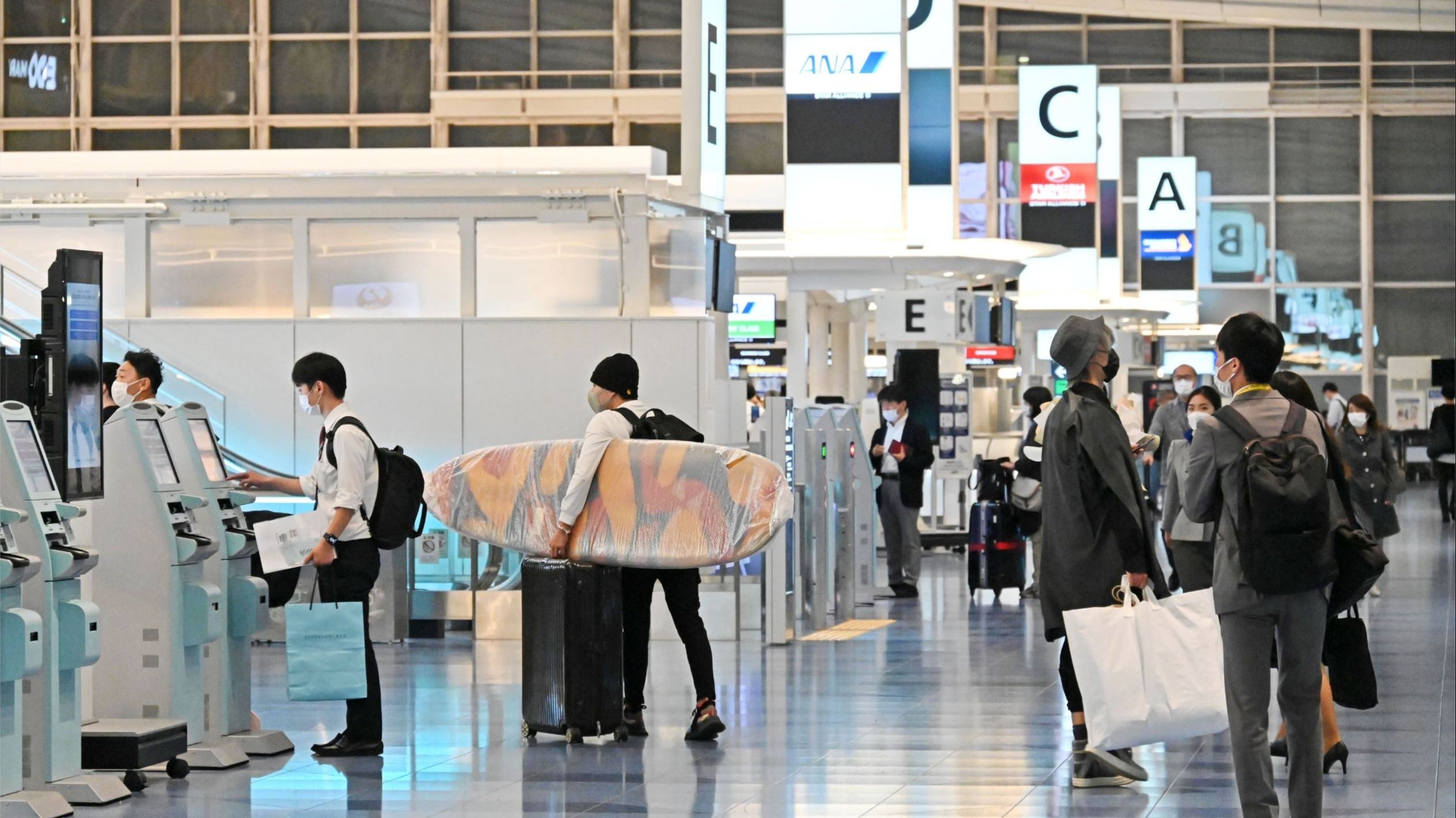 Japan relaxes COVID test rules for fully vaccinated travelers
