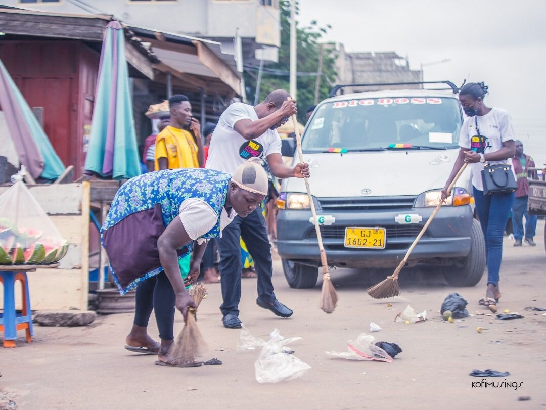 GRIPE, Sanitation Ministry clean Nima market to mark World Cleanup Day