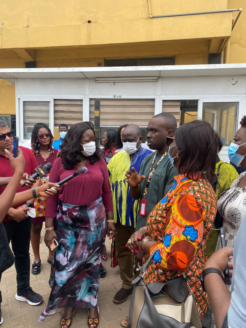 Trade Minister inspects Kingsway warehouse fire, commends swift response by Fire Service