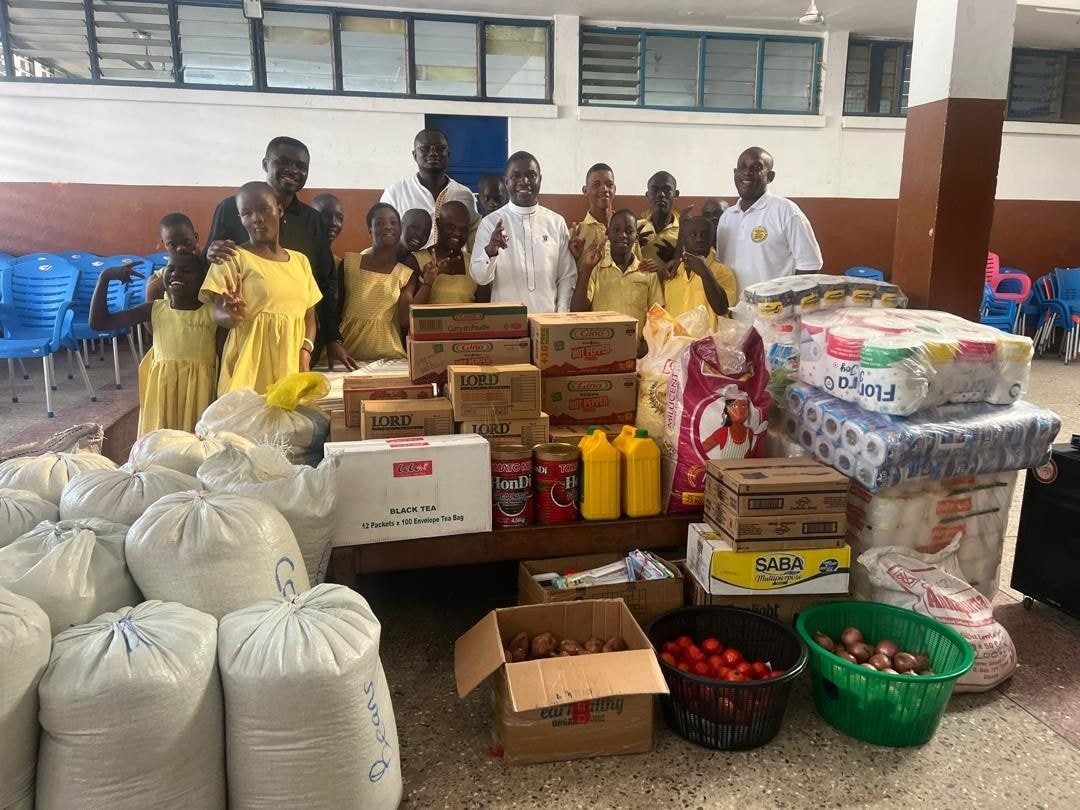 Immanuel Methodist Society donates to Dzorwulu Special School