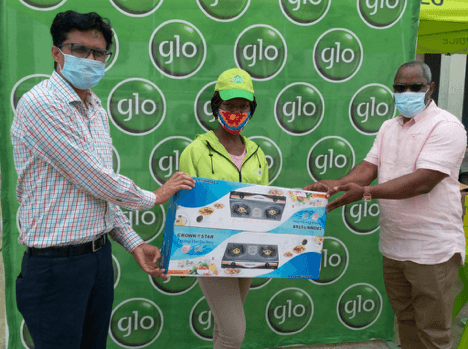 Glo fulfils promise  … presents prizes to retailers, agents