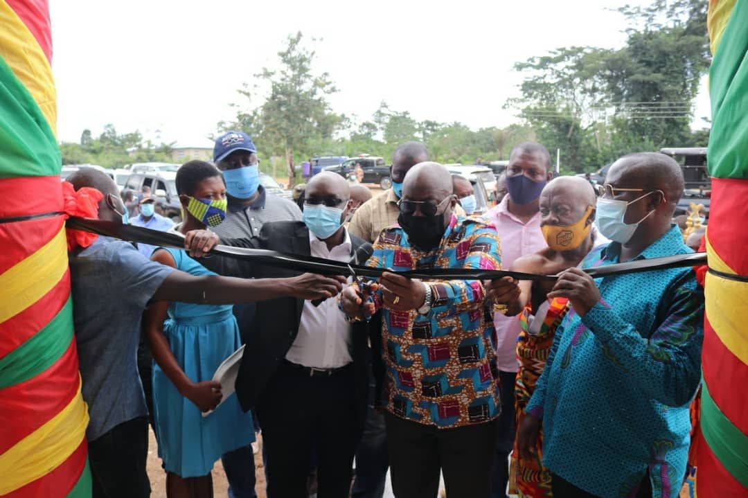 Chirano Gold Mines builds modern science laboratory for Queens SHS