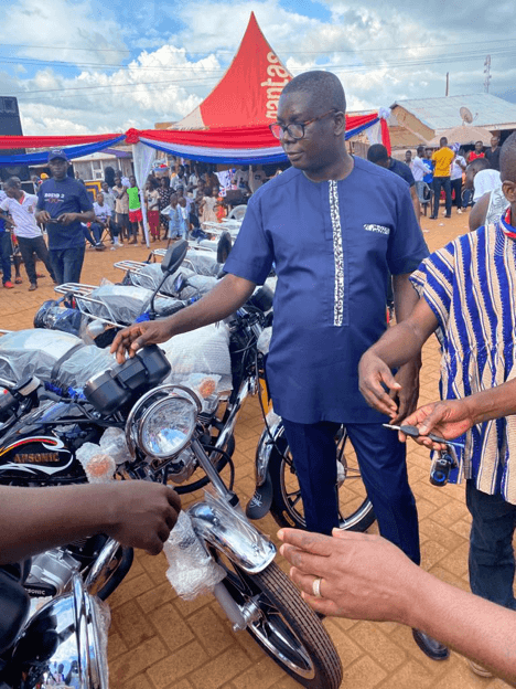 Dr Gideon Boako donates Toyota pick-up and 10 motorbikes to Tano north constituency
