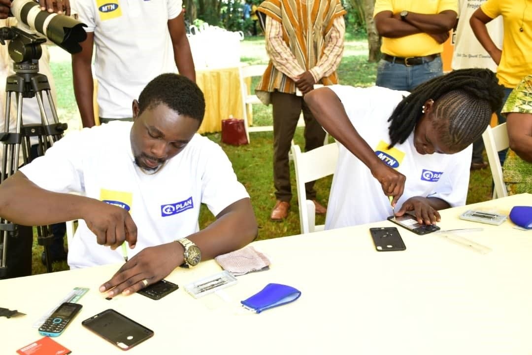MTN Foundation empowers youth in mobile phone repairs
