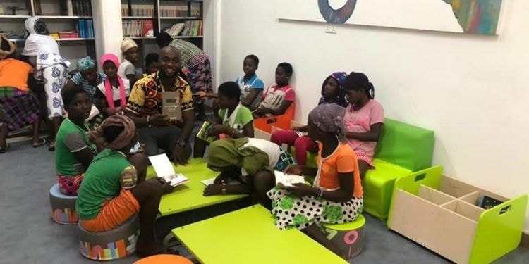 Thoughts of a Nima boy with Inusah Mohammed: The day kayayei carried books at the e-Ananse library