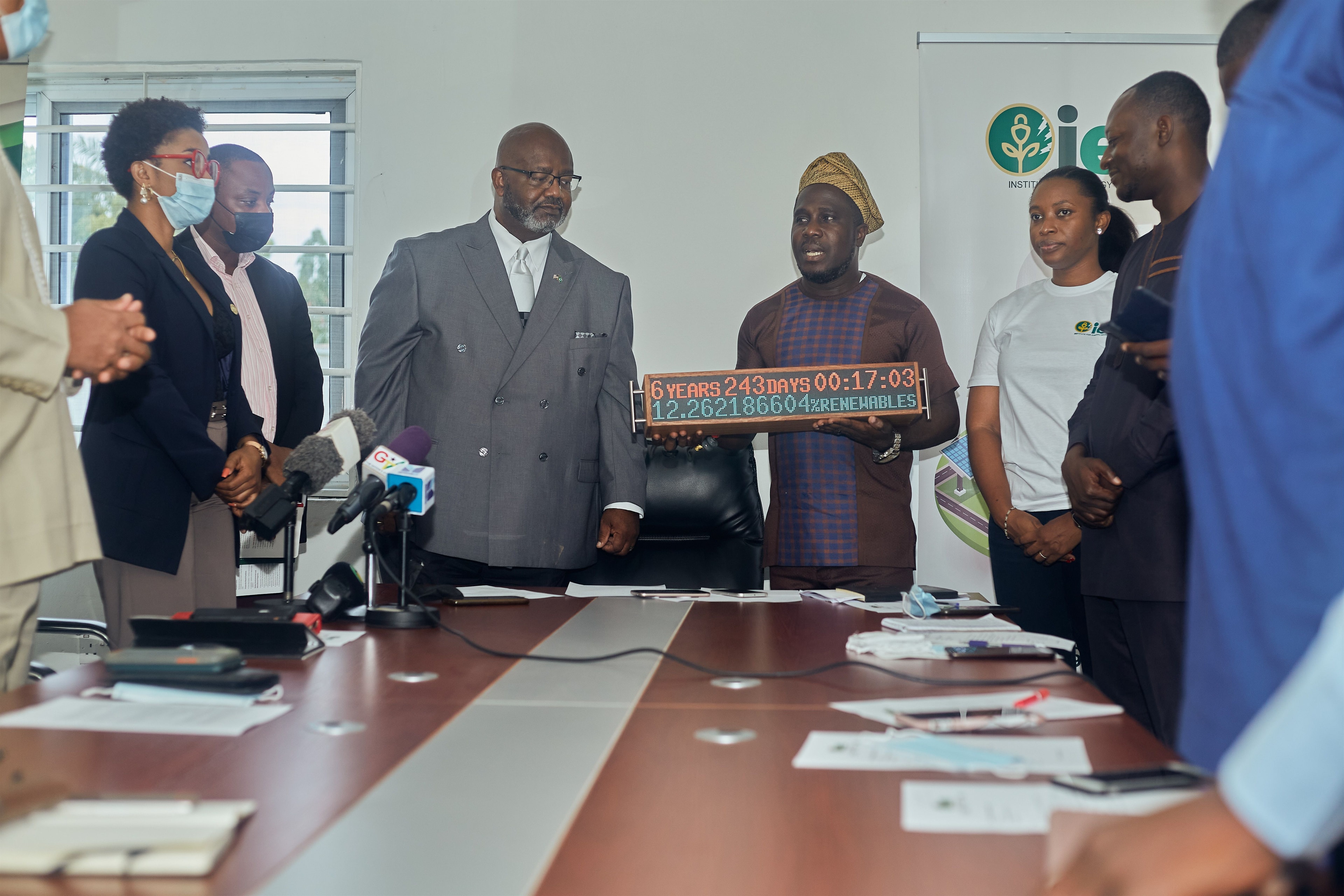 IES receives World Climate Clock for leading fight against global warming