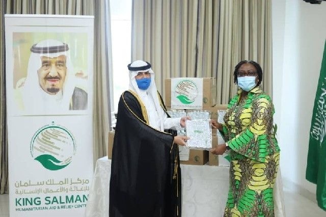 Gov’t takes delivery of 2,500 crates of dates from Saudi Arabia