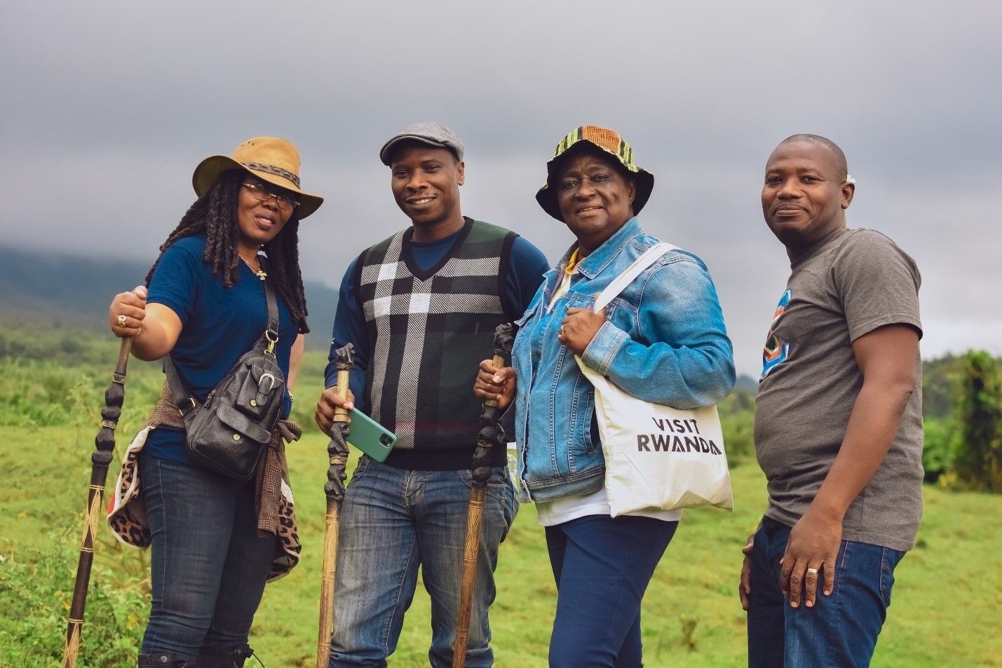 Thrilla: Gorilla in Rwanda (2)