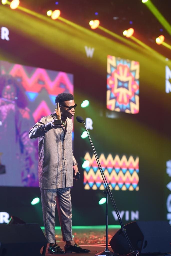 VGMA: Kofi Kinaata receives GH¢10,000 from Vodafone as Green Award Winner