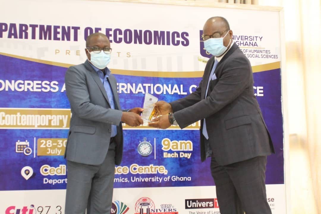 Dr. Ernest Addison receives Distinguished Alumni Award