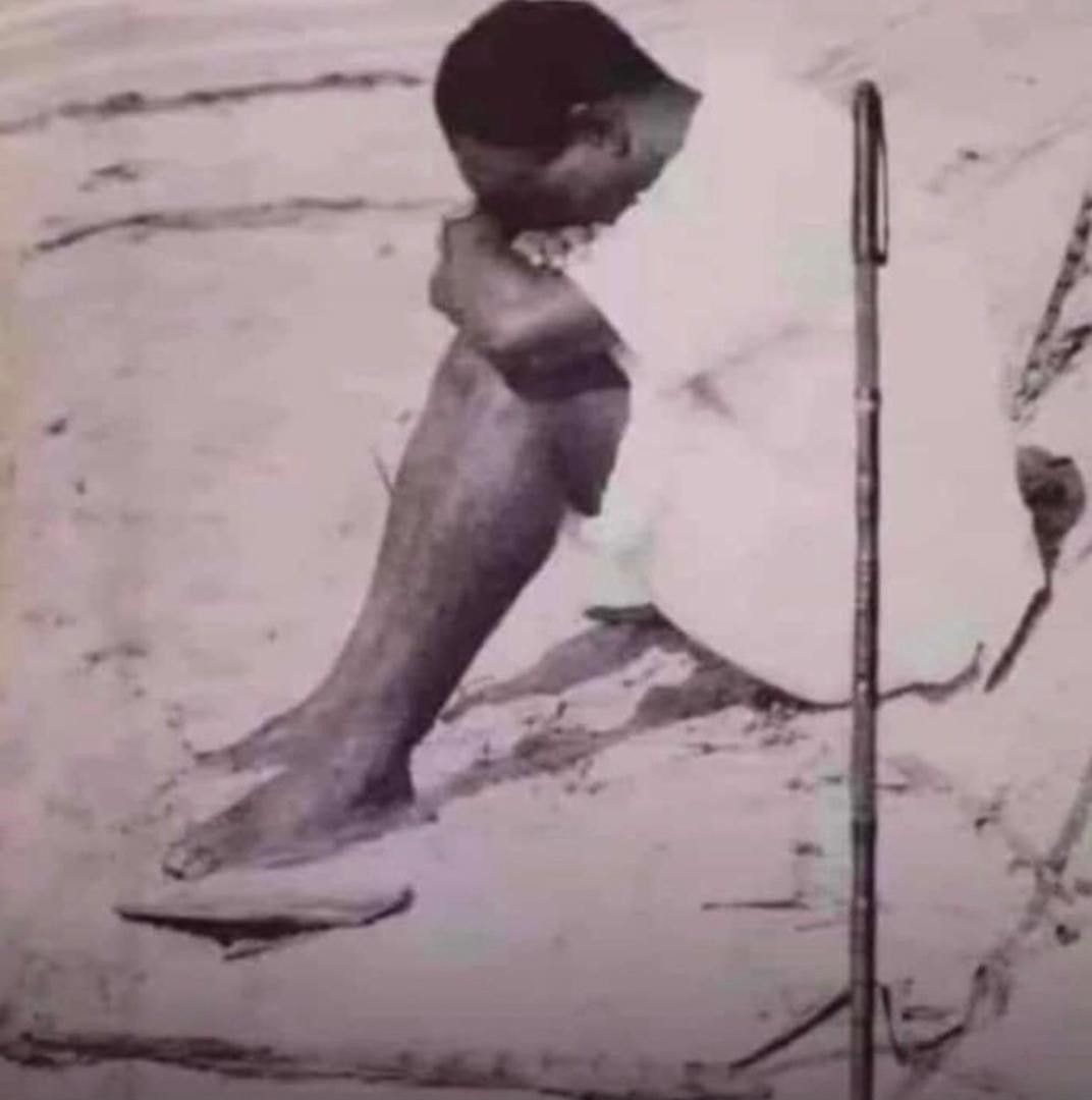 Attempted Prophecies: White umbrellas in black hands
