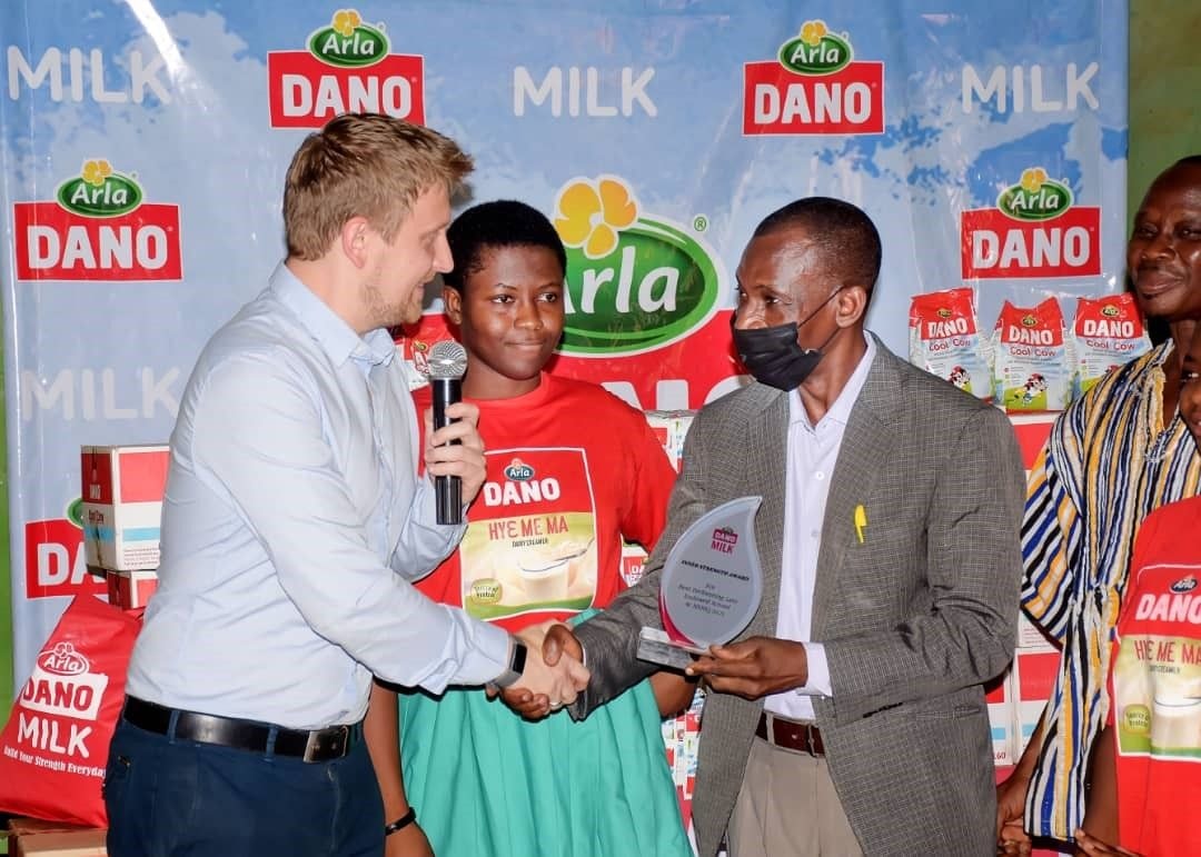 Arla Foods present 'Inner strength' award to Kanton SHS