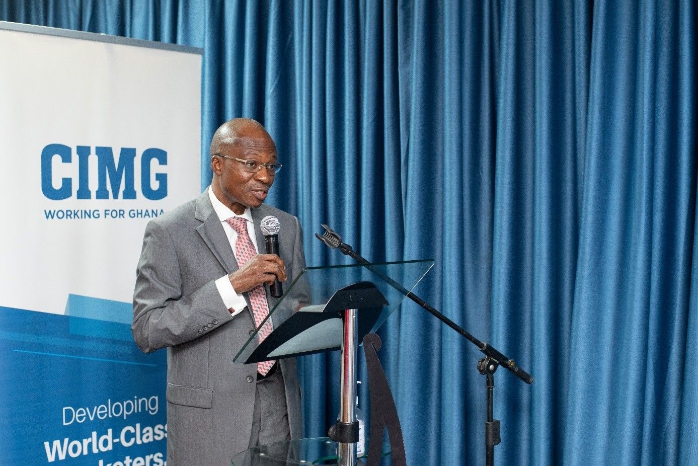 CIMG rewards outstanding candidates in maiden PMQ examinations