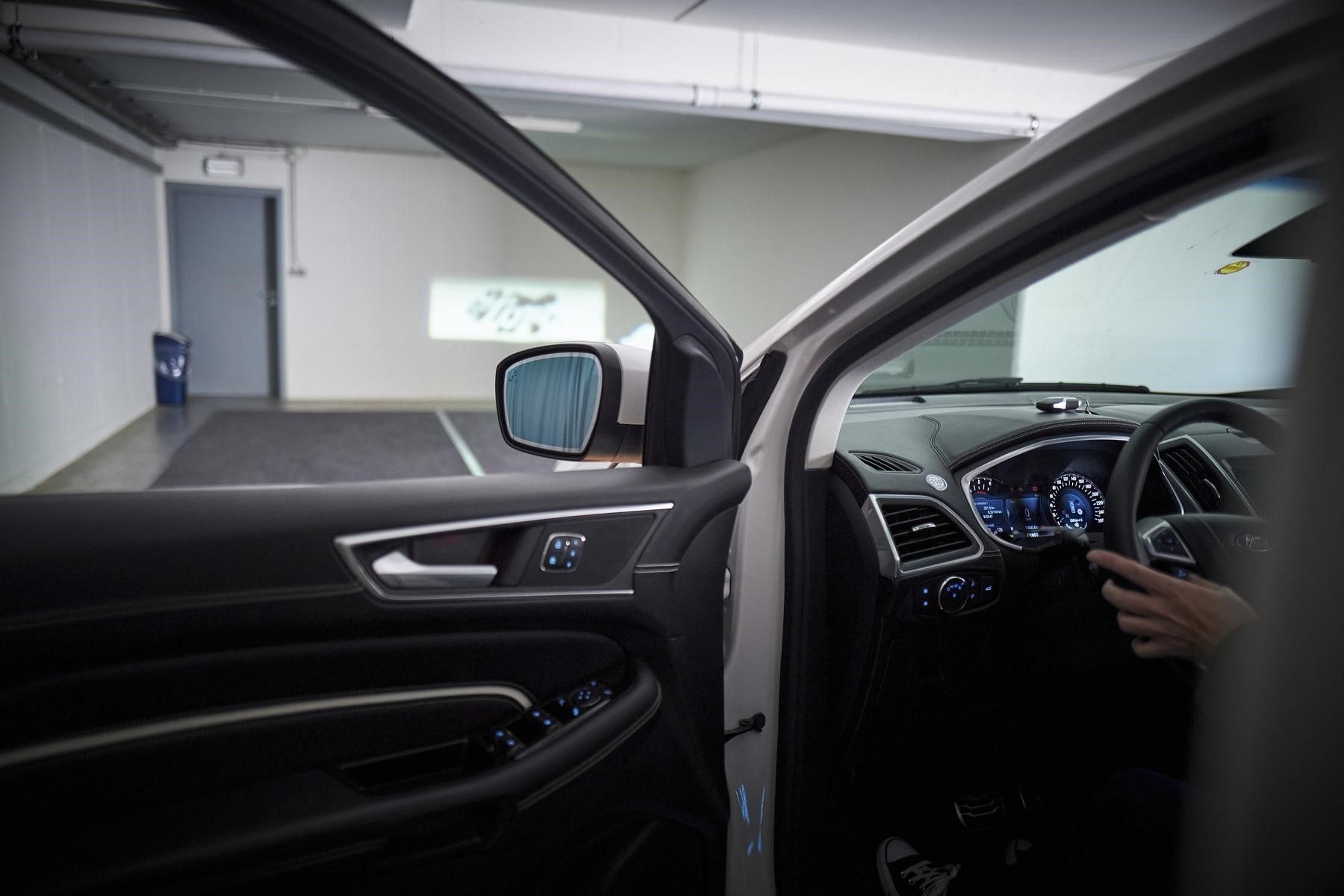 Motoring with Bob Roco Romeo: New video game demonstrates high-resolution headlights