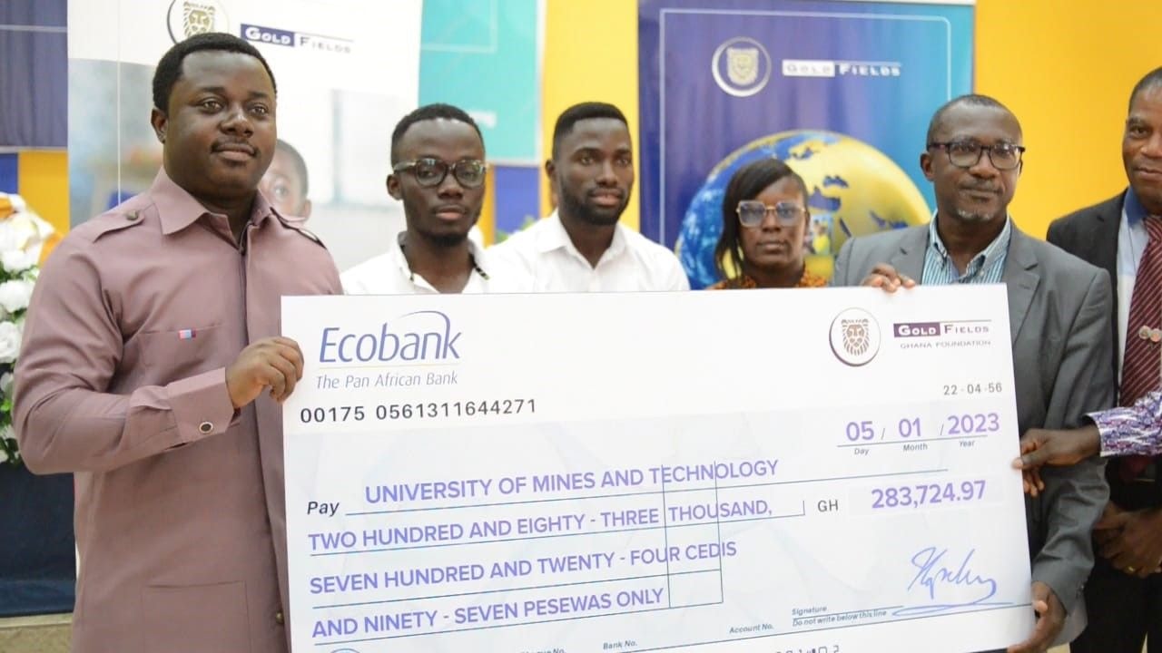 Gold Fields Foundation presents scholarship to 325 students