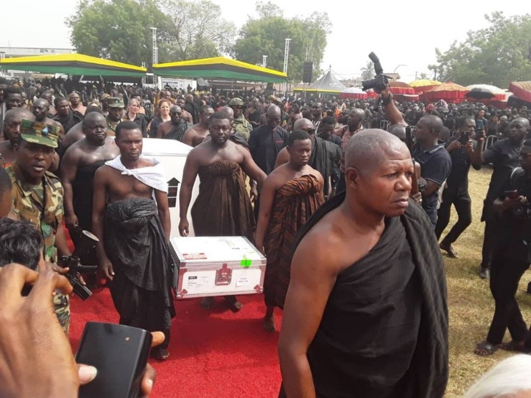 Asanteman receives £2bn looted golden regalia  