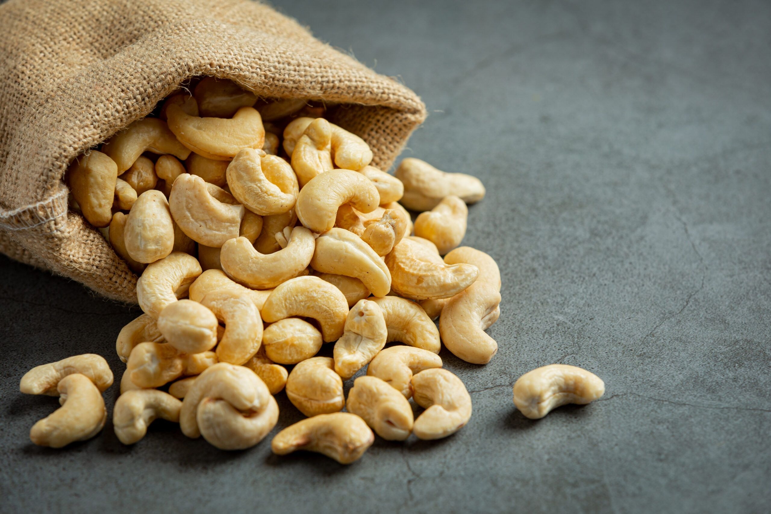 Cashew traders cautioned on illegal exports