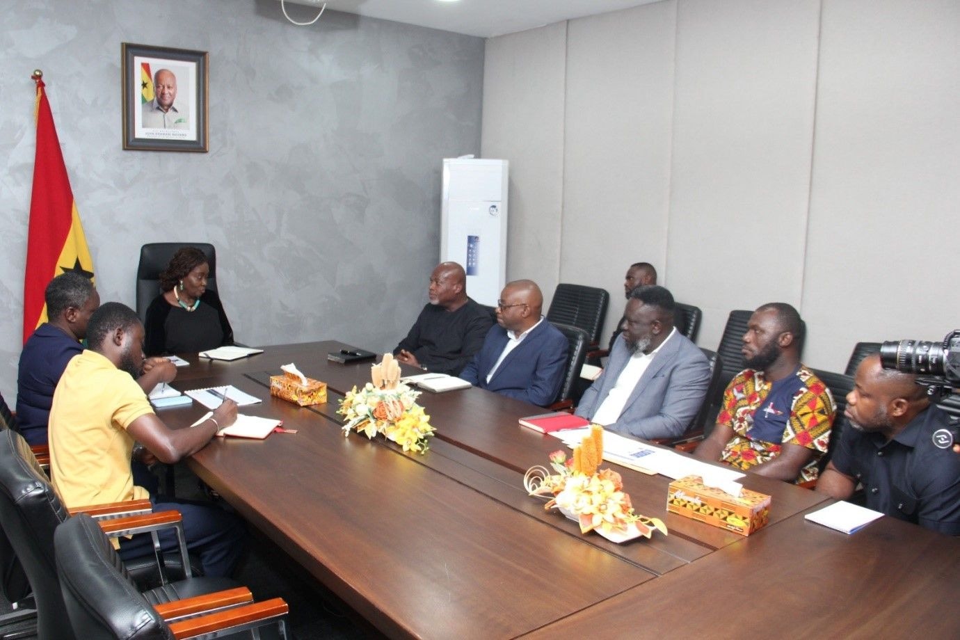 Vice President meets the management of Afriwave Telecom