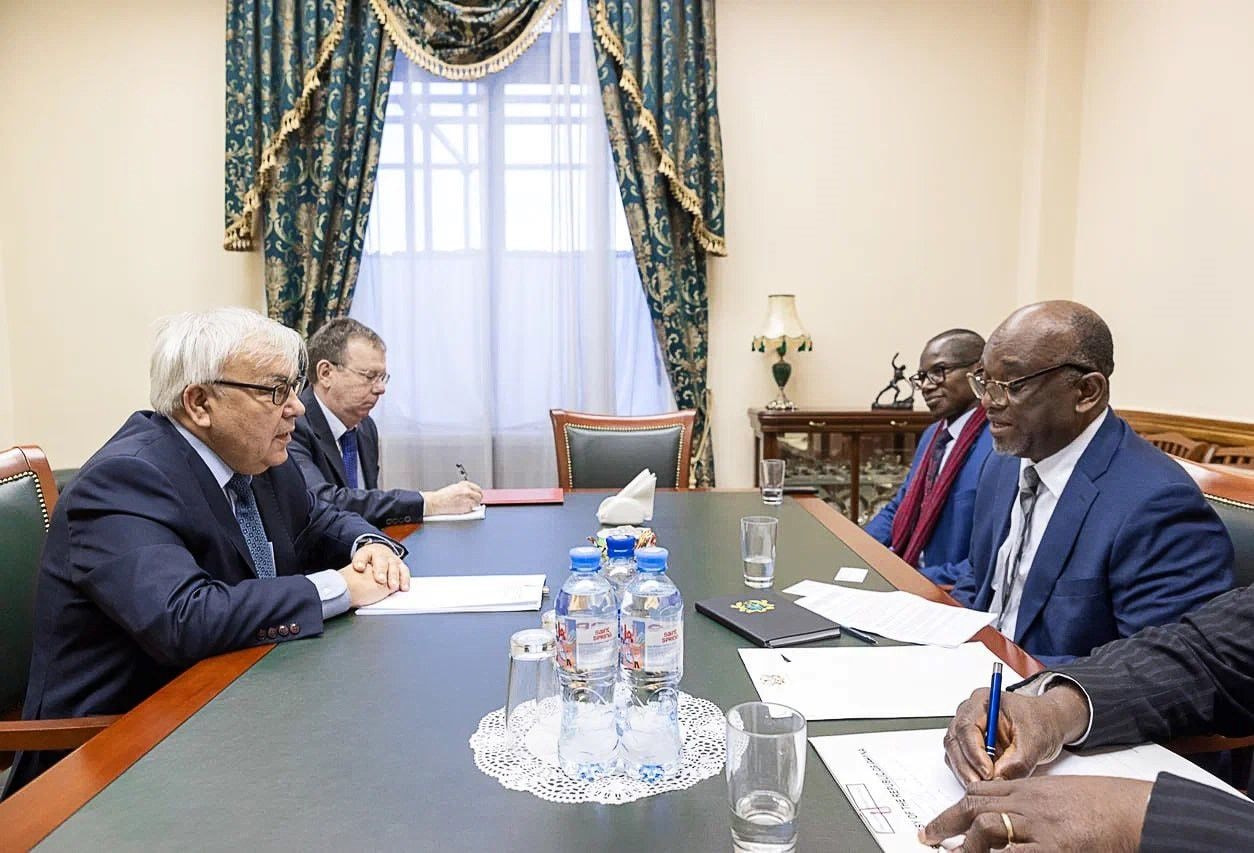 Jehu-Appiah presents copies of credentials to Deputy Minister Vershinin