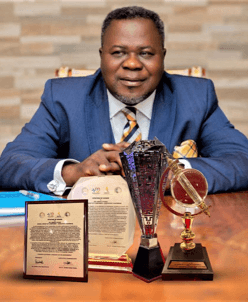 Dr. Kwaku Oteng receives award for COVID-19 fight efforts