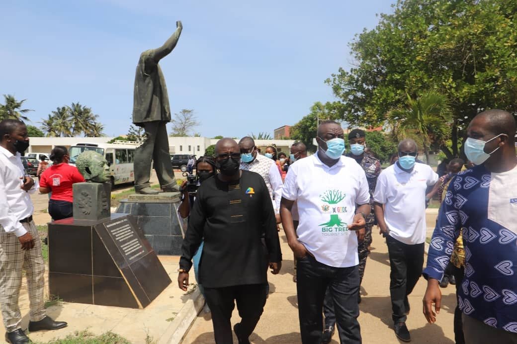 Tourism Minister visits attractions in Accra