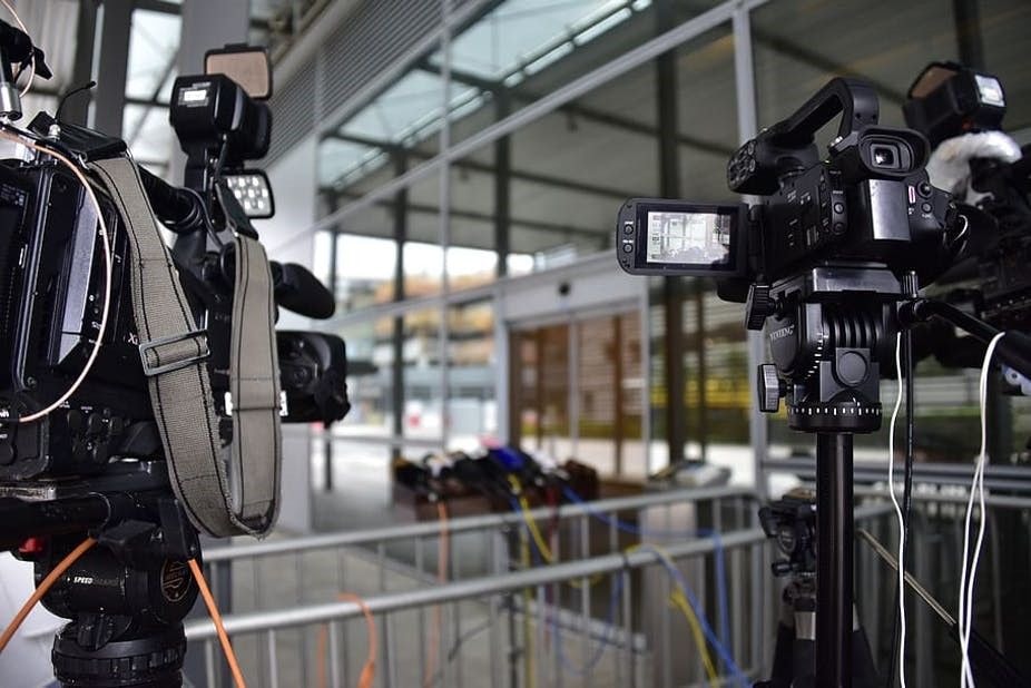 Why some private media fight corruption: reasons, rules and resources