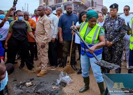 Prof. Opoku-Agyemang participates in National Clean-up Exercise