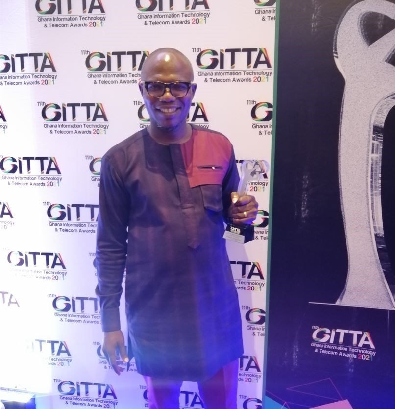 Sammy Dowuona gets GITTA Award for Outstanding Contribution to ICT Reporting