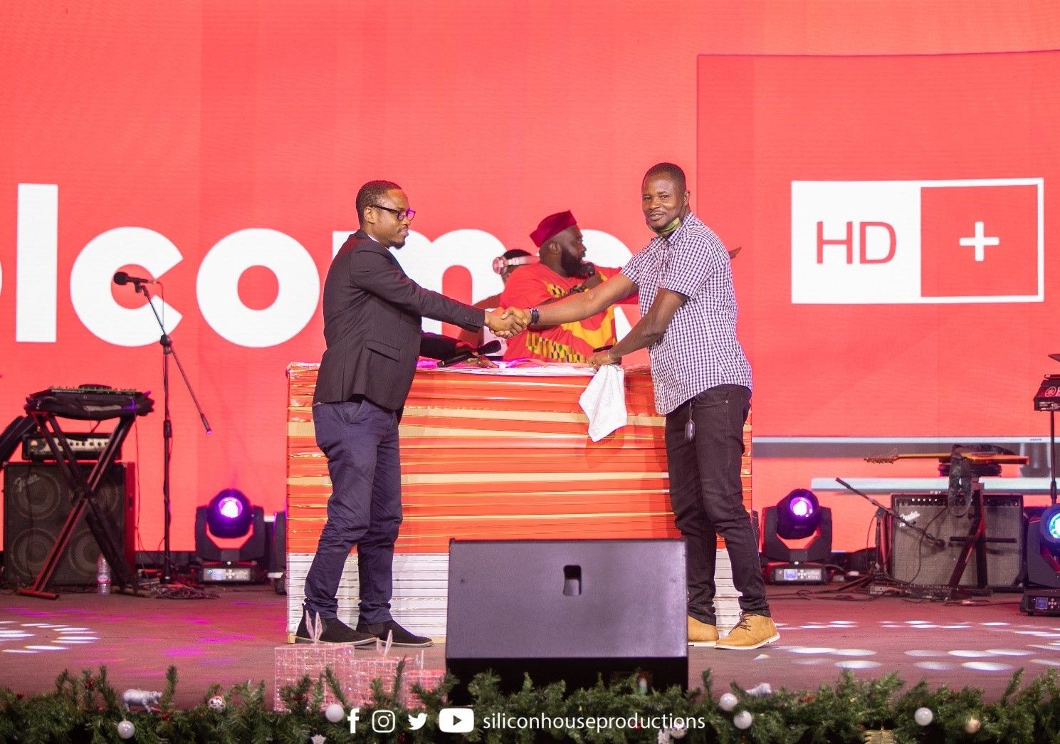 HD+ awards most loyal customer at first anniversary concert