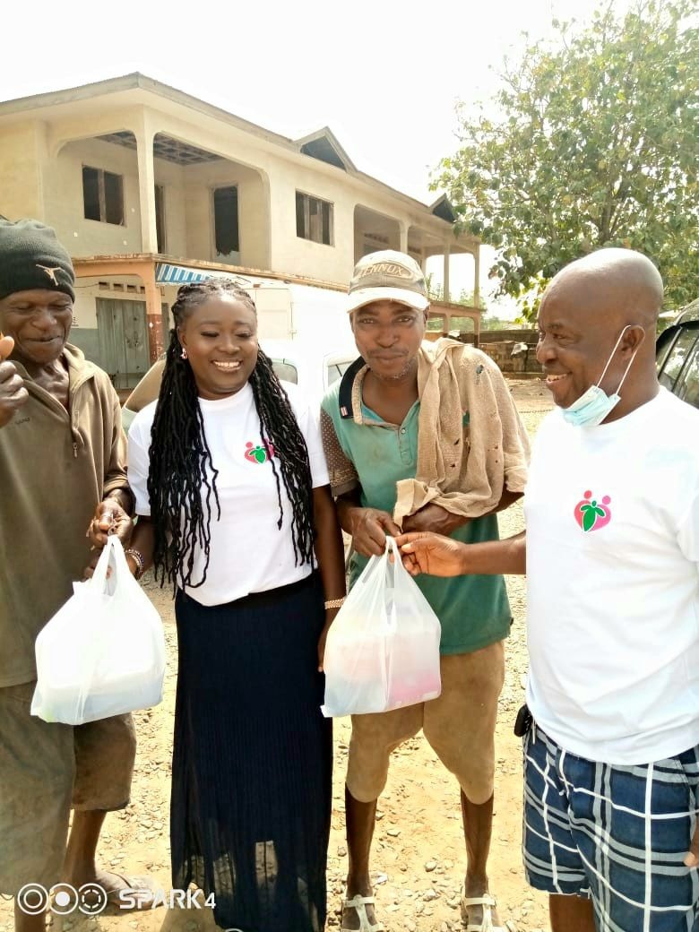 Mama Love Foundation feeds over 1000 people in Obuasi to mark Christmas