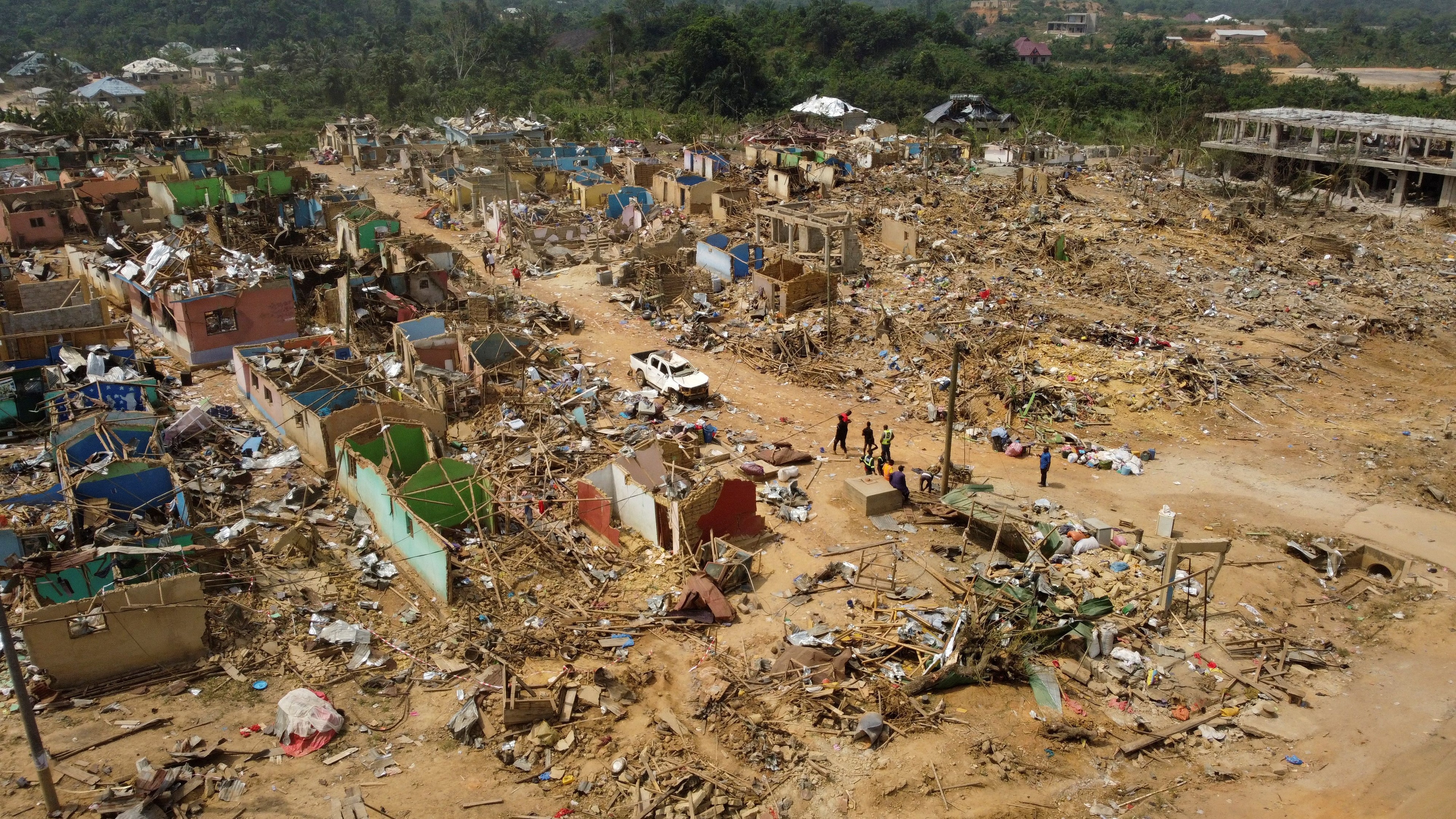 Rotary Club of Tarkwa presents items to people of Apeatse