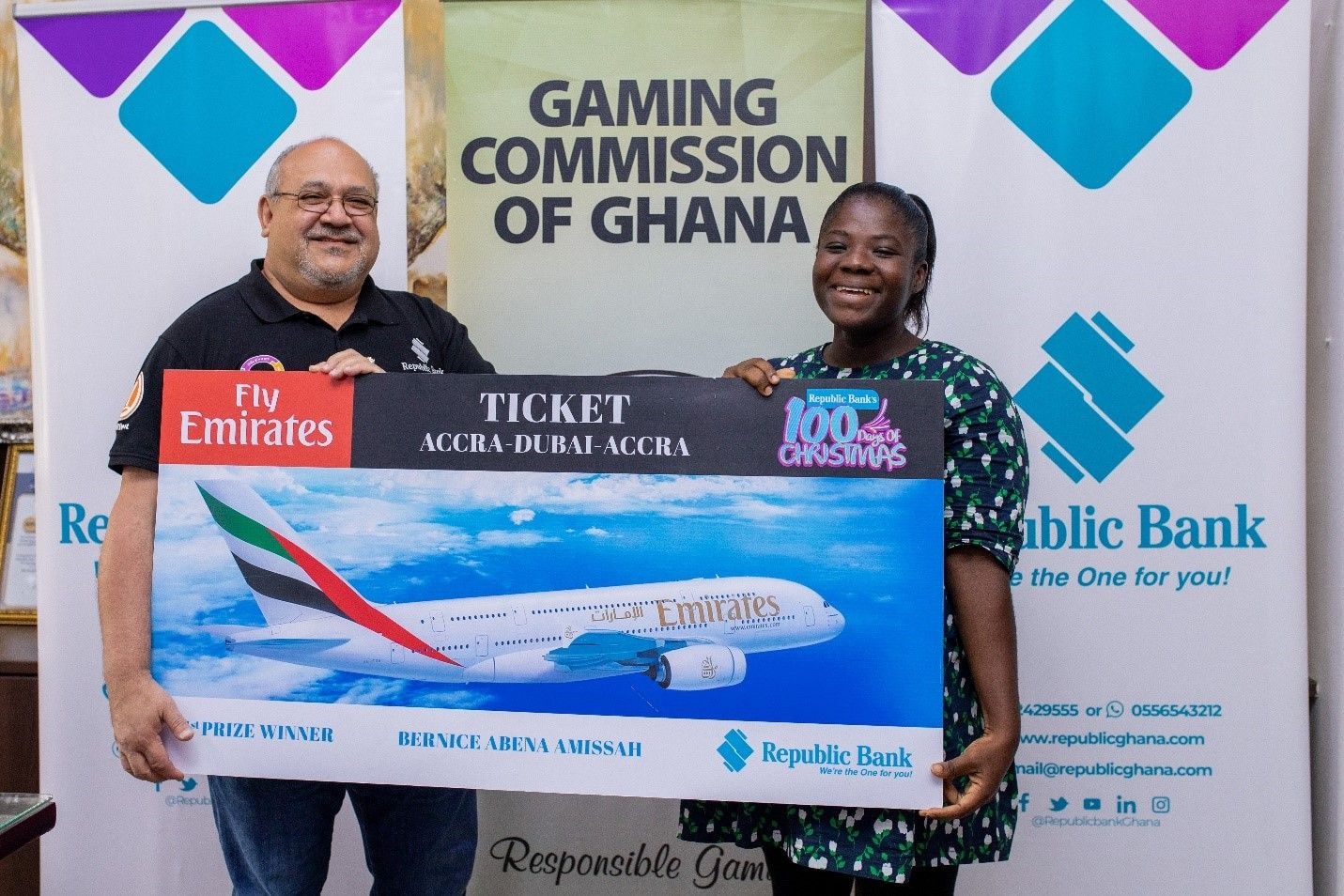 Grand winner of Republic Bank CLC promotion draw presented with prize