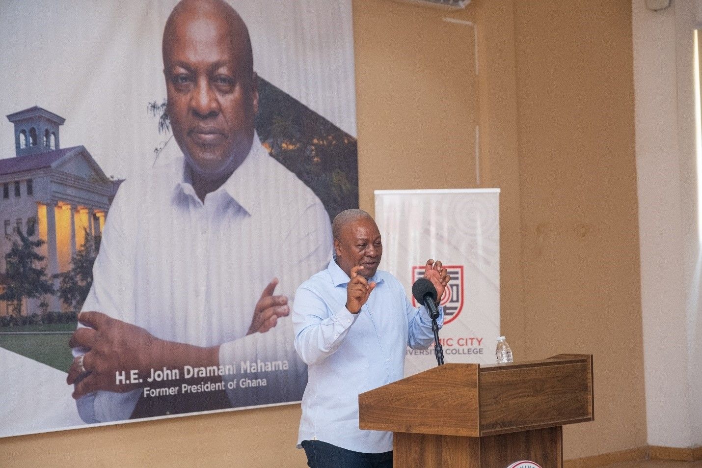 Mahama lectures Academic City students on leadership