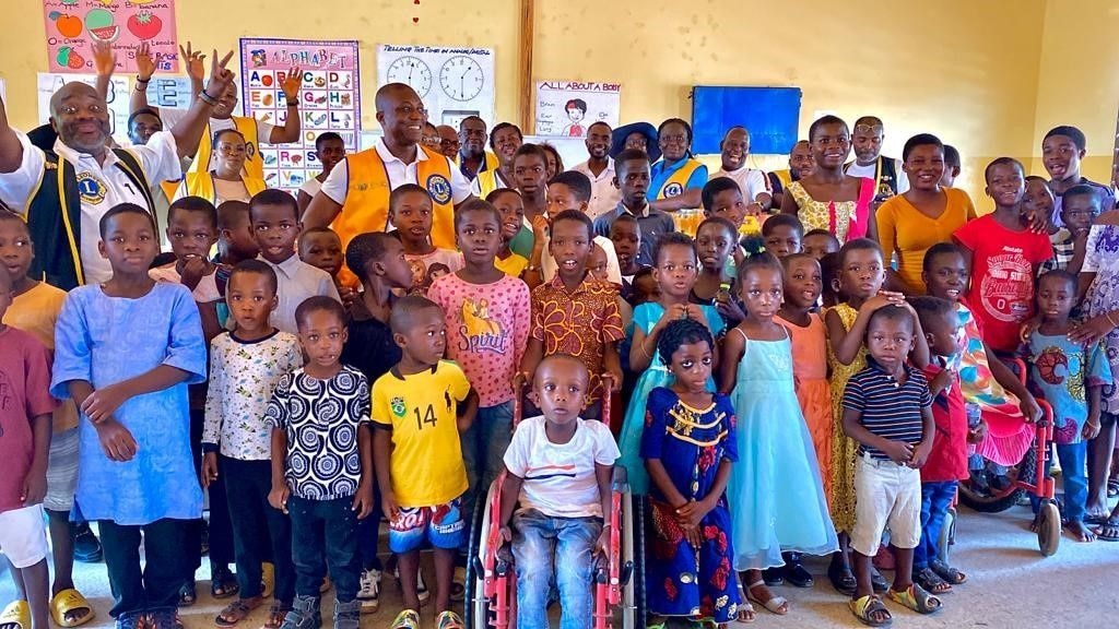 Tema Community 25 Lion’s Club climax the year with donation