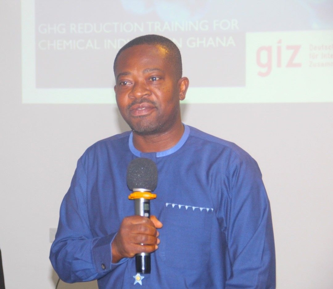 AGI urges industries to reduce carbon footprint