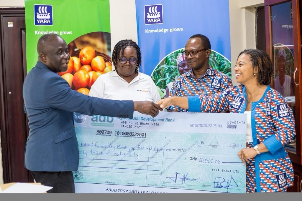 Yara Ghana Limited donates GHS 20,000.00 to MOFA in support of 39th National Farmers' Day Celebrations.