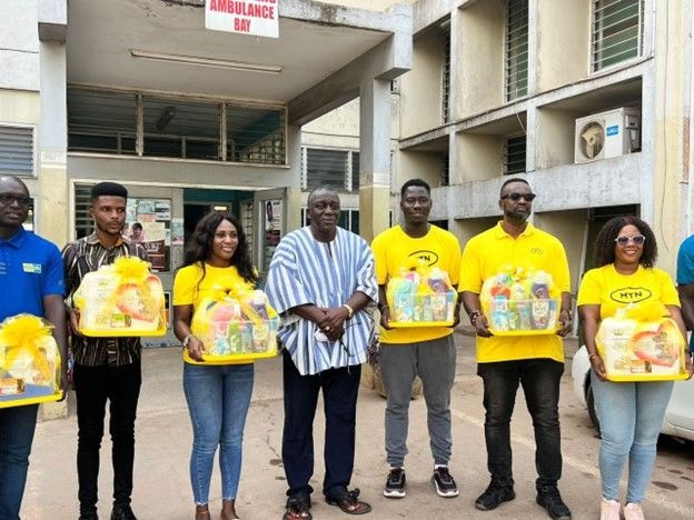 MTN present hampers to mothers of 30 babies born on Christmas Day in the W/Region