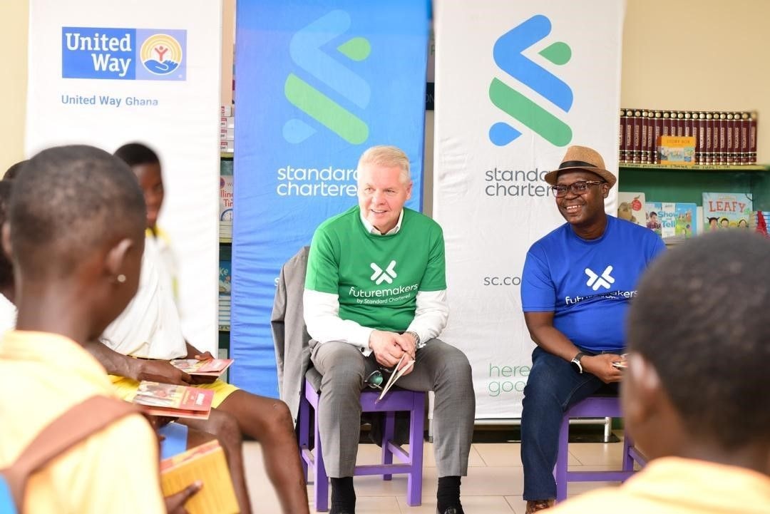 Standard Chartered's Executive Vice-Chairman visits young readers