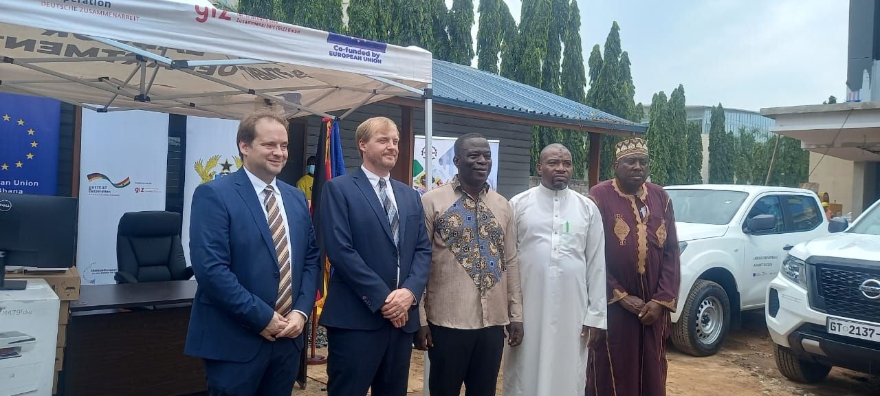 German Cooperation, EU presented 5 vehicles, other equipment to labour department