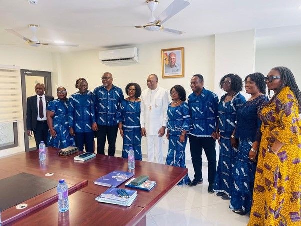 CIHRM pays courtesy call on labour minister