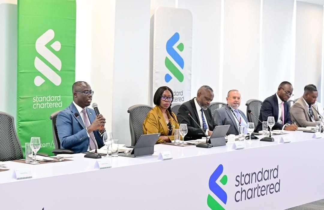 Standard Chartered hosts economic round table
