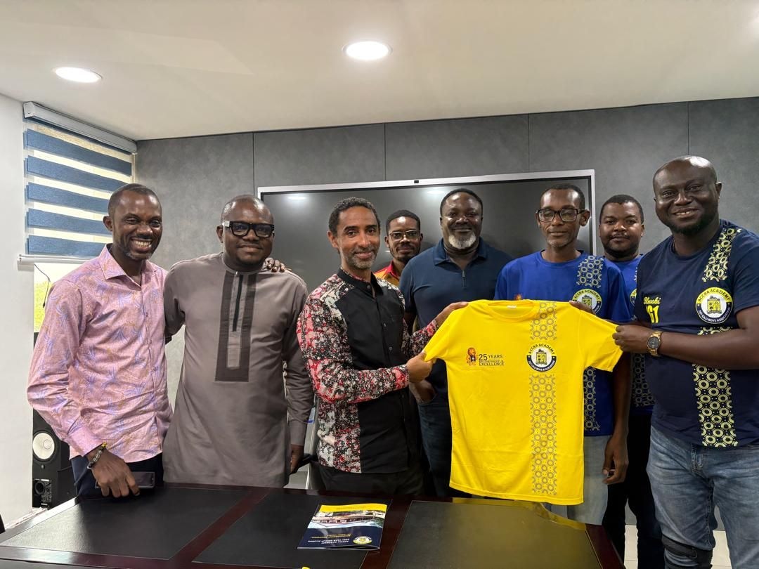 Accra Academy 2001 Year Group pays courtesy call on Star Oil CEO