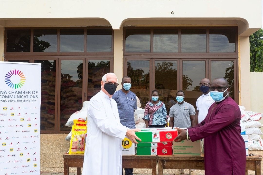 Telecoms chamber donates to Lepers Aid Committee