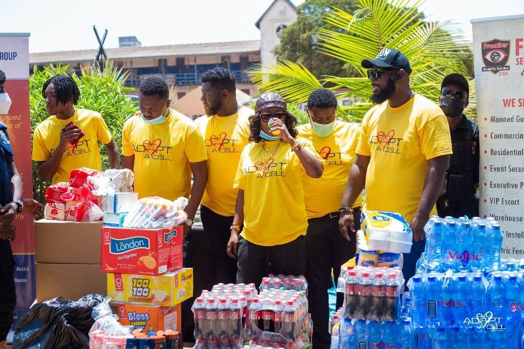 Bulldog donates to inmates of Striking Force cells