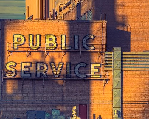 Public servants see lowest pay rise in a decade