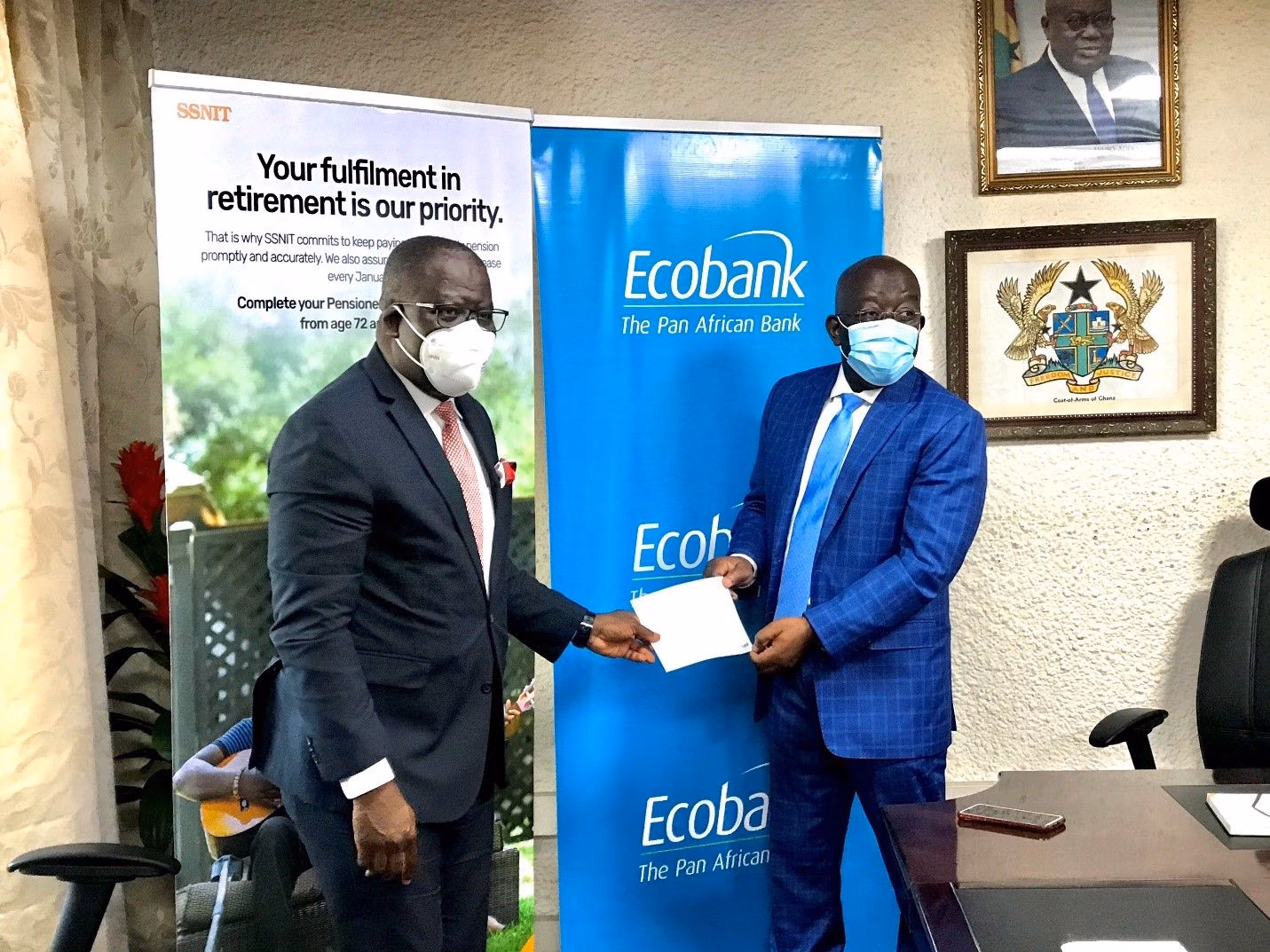 Ecobank presents GHC28.8m dividend to SSNIT